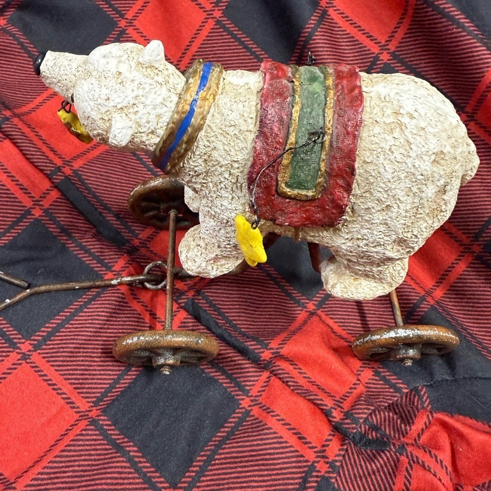 Polar Bear Figurine with Wheels - Picture 4 of 9